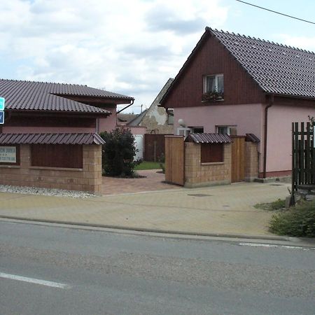 Penzion Jarka Apartment Lednice Exterior photo